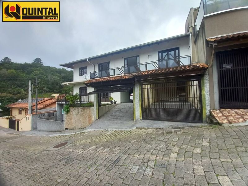 Sobrado 3 dormitórios no bairro GLORIA em BLUMENAU