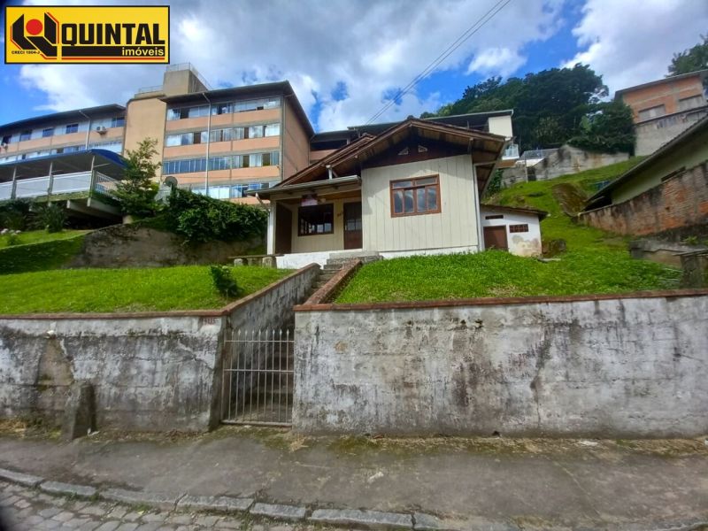Casa Residencial 3 dormitórios no bairro GLORIA em BLUMENAU