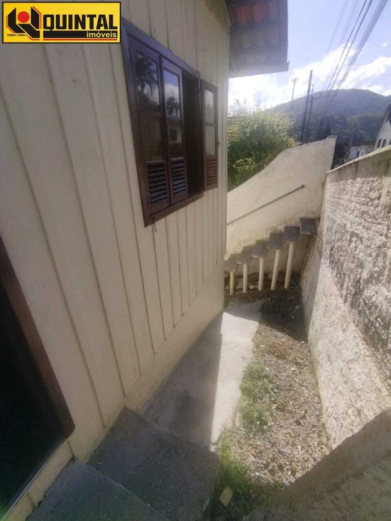 CASA RESIDENCIAL 3 dormitórios no bairro GARCIA em BLUMENAU