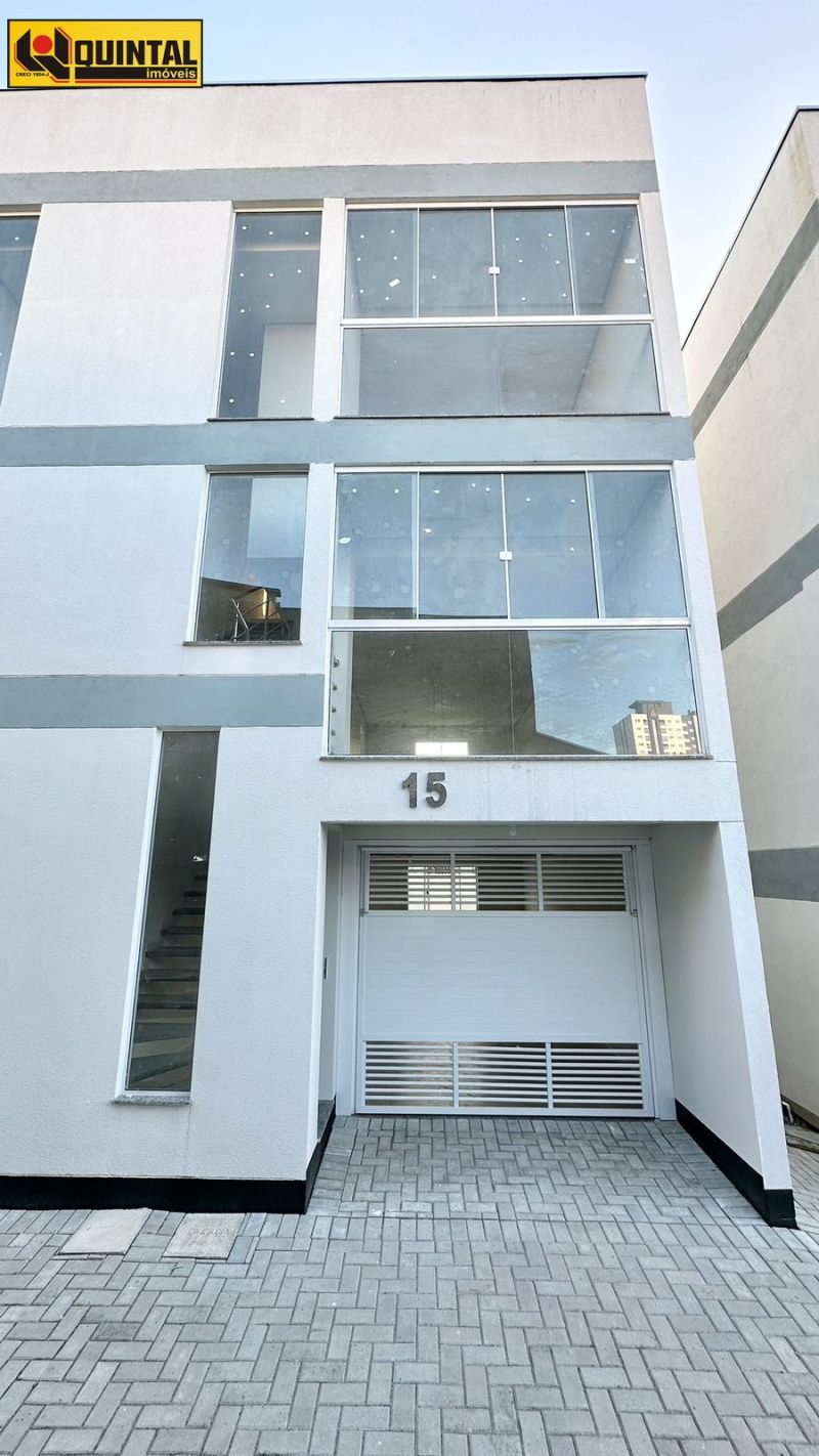 Sobrado 2 dormitórios no bairro AGUA VERDE em BLUMENAU