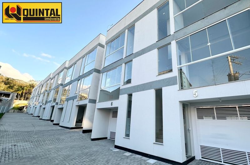 Sobrado 2 dormitórios no bairro AGUA VERDE em BLUMENAU