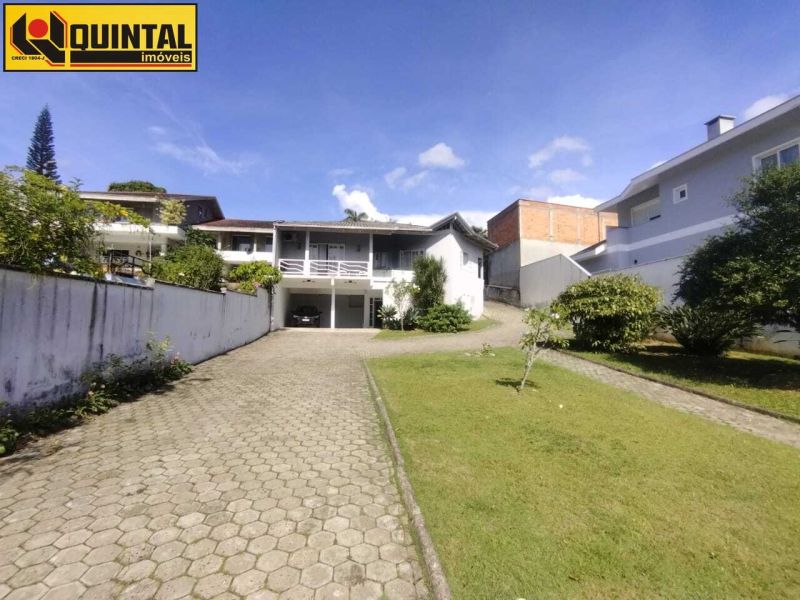 Casa Residencial 4 dormitórios no bairro GARCIA em BLUMENAU
