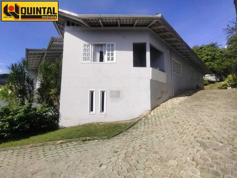 Casa Residencial 4 dormitórios no bairro GARCIA em BLUMENAU
