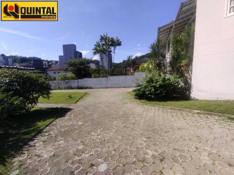 Casa Residencial 4 dormitórios no bairro GARCIA em BLUMENAU