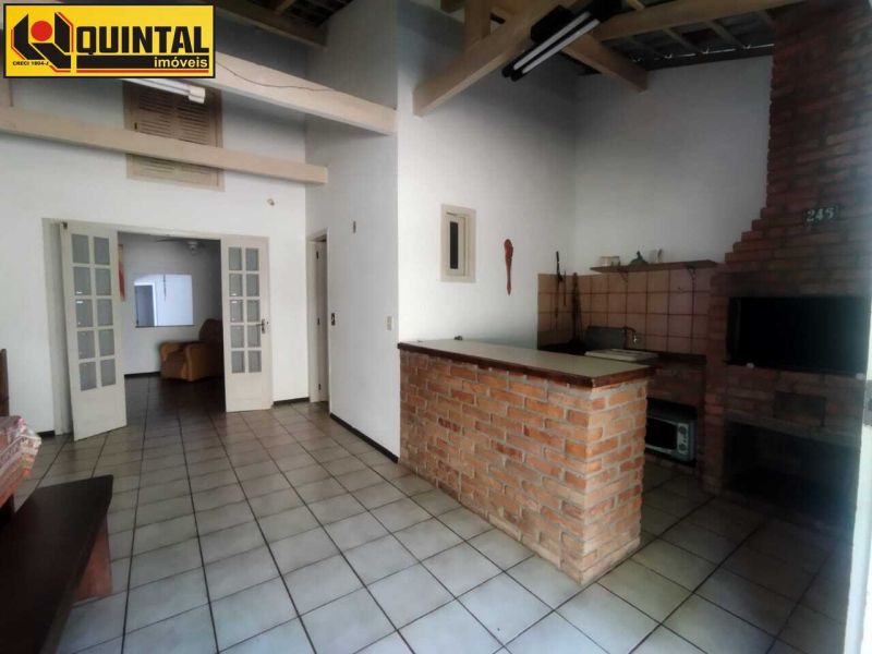 Casa Residencial 4 dormitórios no bairro GARCIA em BLUMENAU
