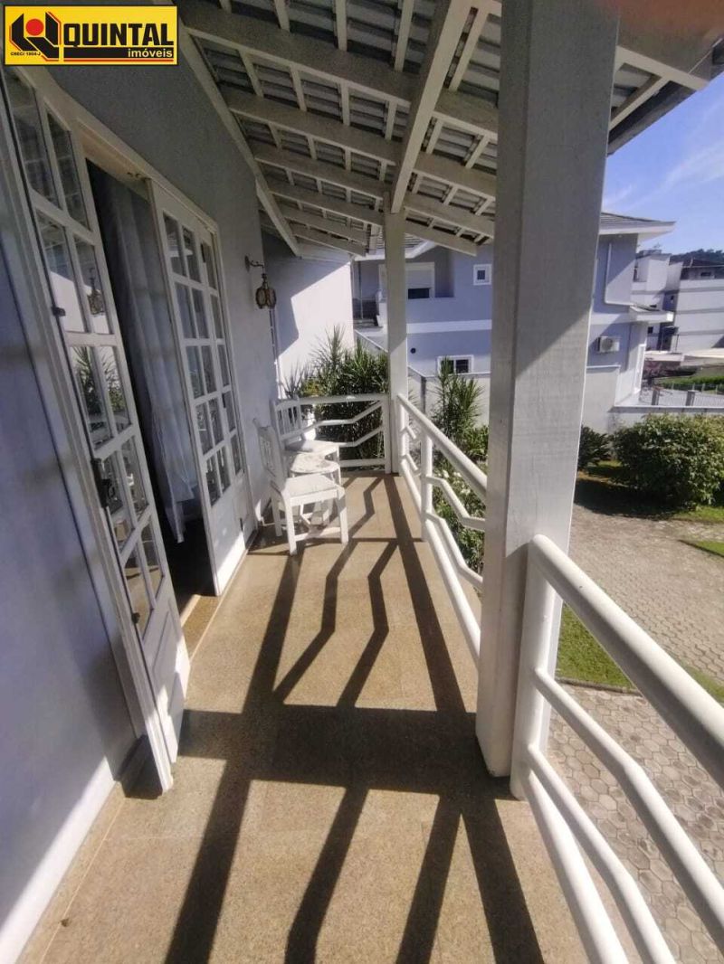 Casa Residencial 4 dormitórios no bairro GARCIA em BLUMENAU
