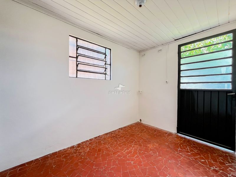 Casa/ Fundos 2 quartos  em ERECHIM