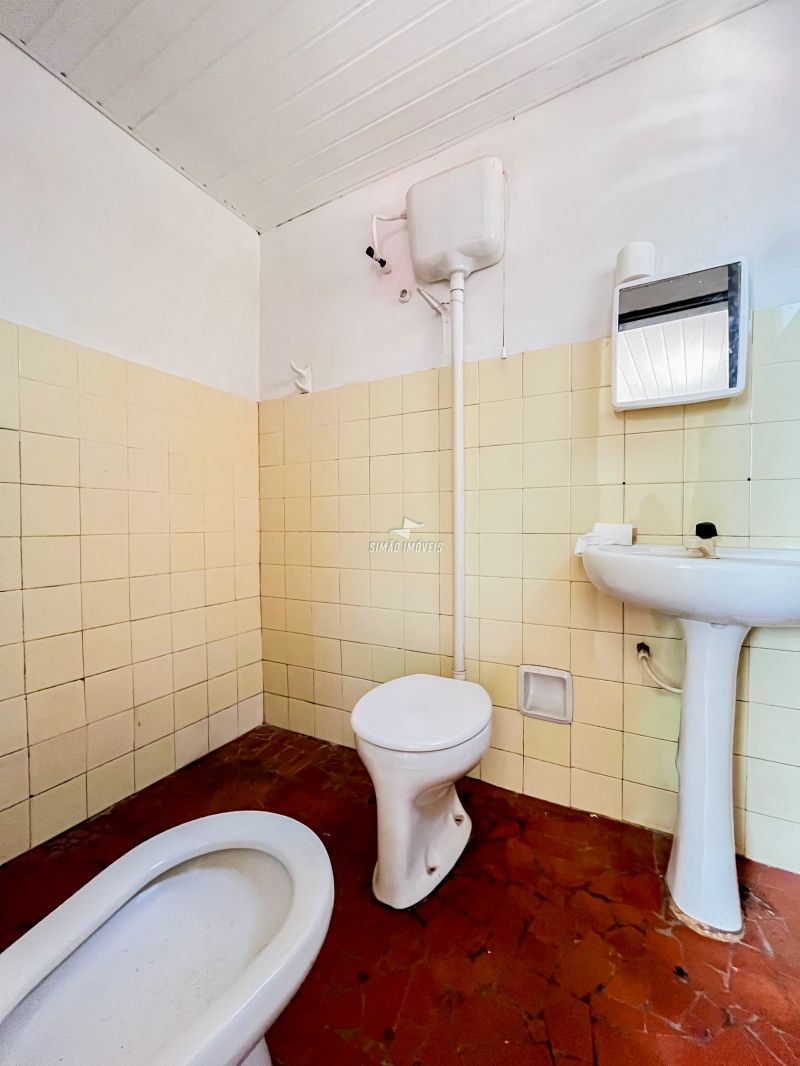 Casa/ Fundos 2 quartos  em ERECHIM