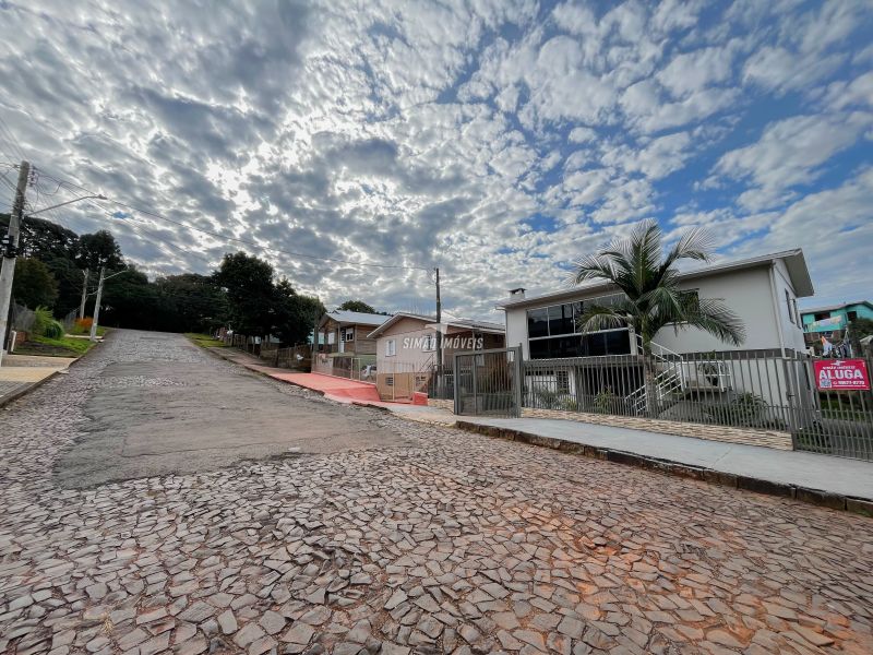 Casa/ Fundos 2 quartos  em ERECHIM
