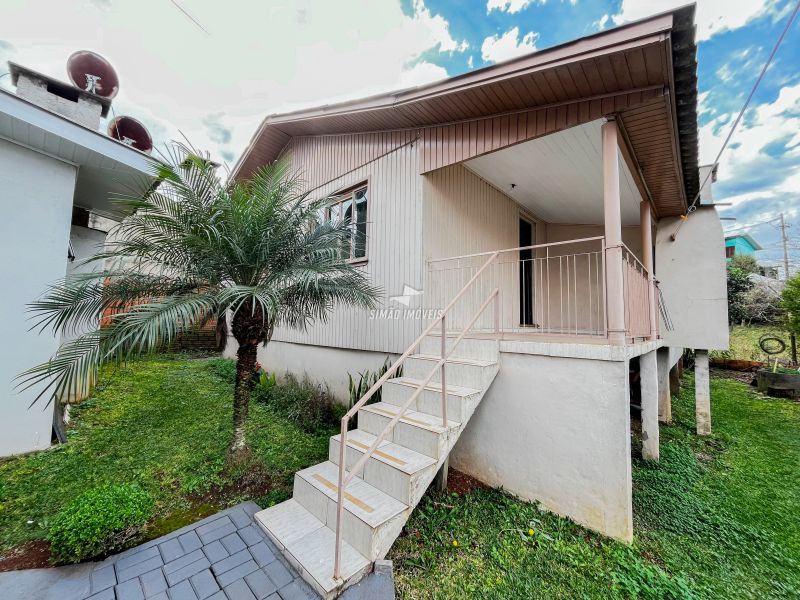 Casa/ Fundos 2 quartos  em ERECHIM