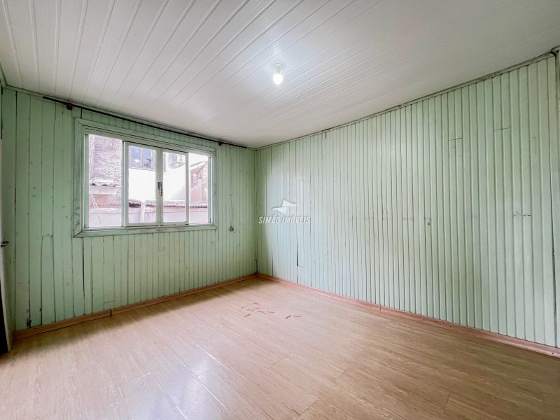 Casa/ Fundos 2 quartos  em ERECHIM