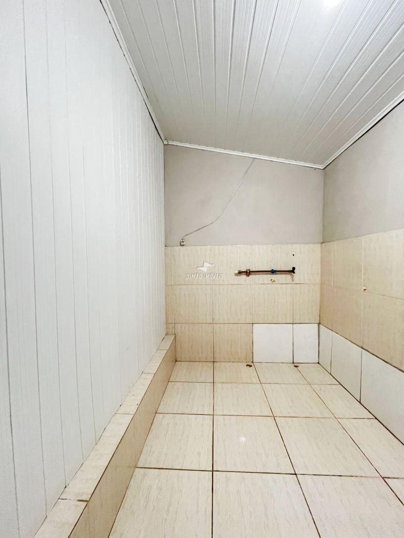 Casa/ Fundos 2 quartos  em ERECHIM