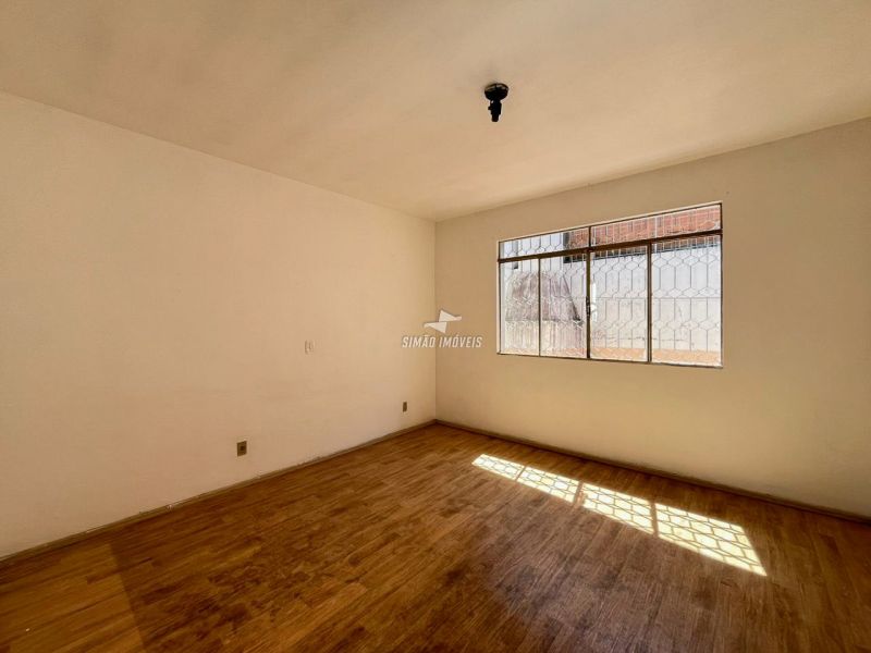 Casa/ Fundos 3 quartos  em ERECHIM