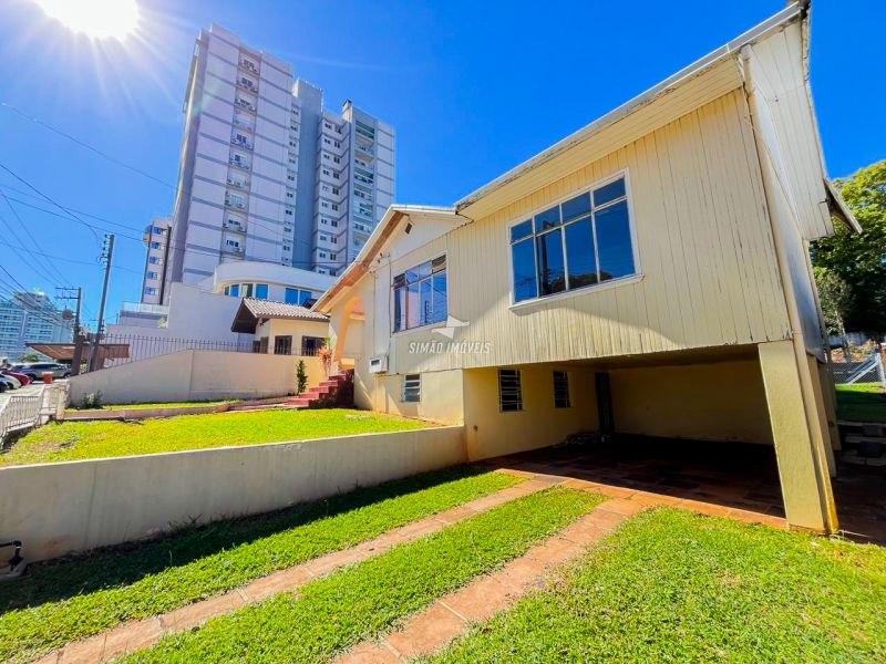 Casa Comercial 4 quartos  em ERECHIM