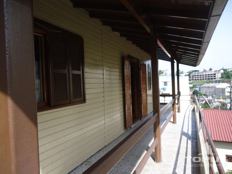 Casa P.Superior 3 quartos  no bairro MEDIANEIRA em CAXIAS DO SUL