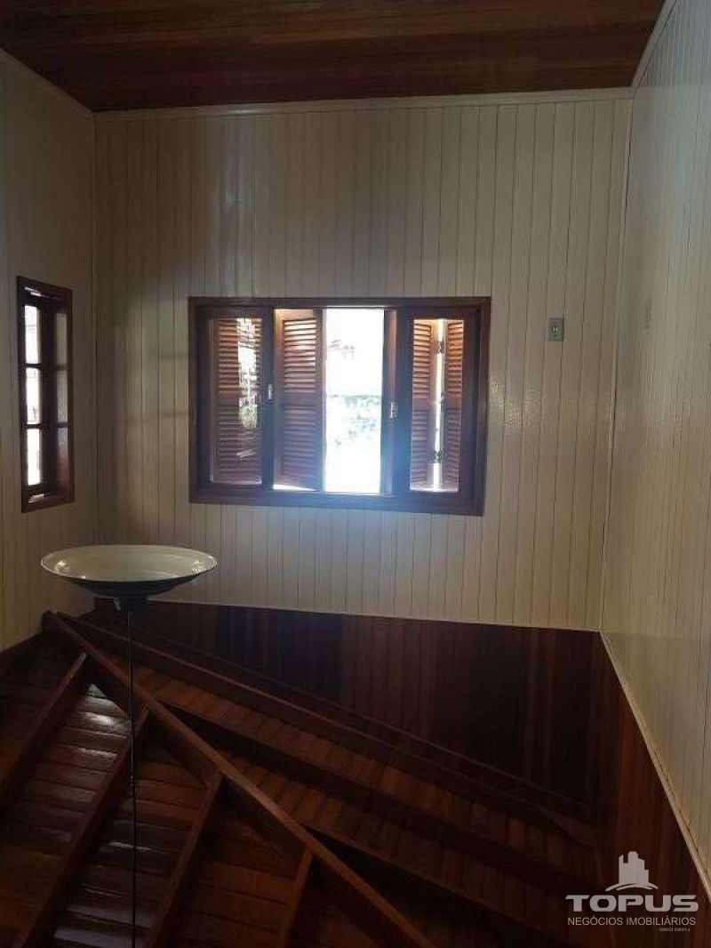 Casa P.Superior 3 quartos  no bairro MEDIANEIRA em CAXIAS DO SUL