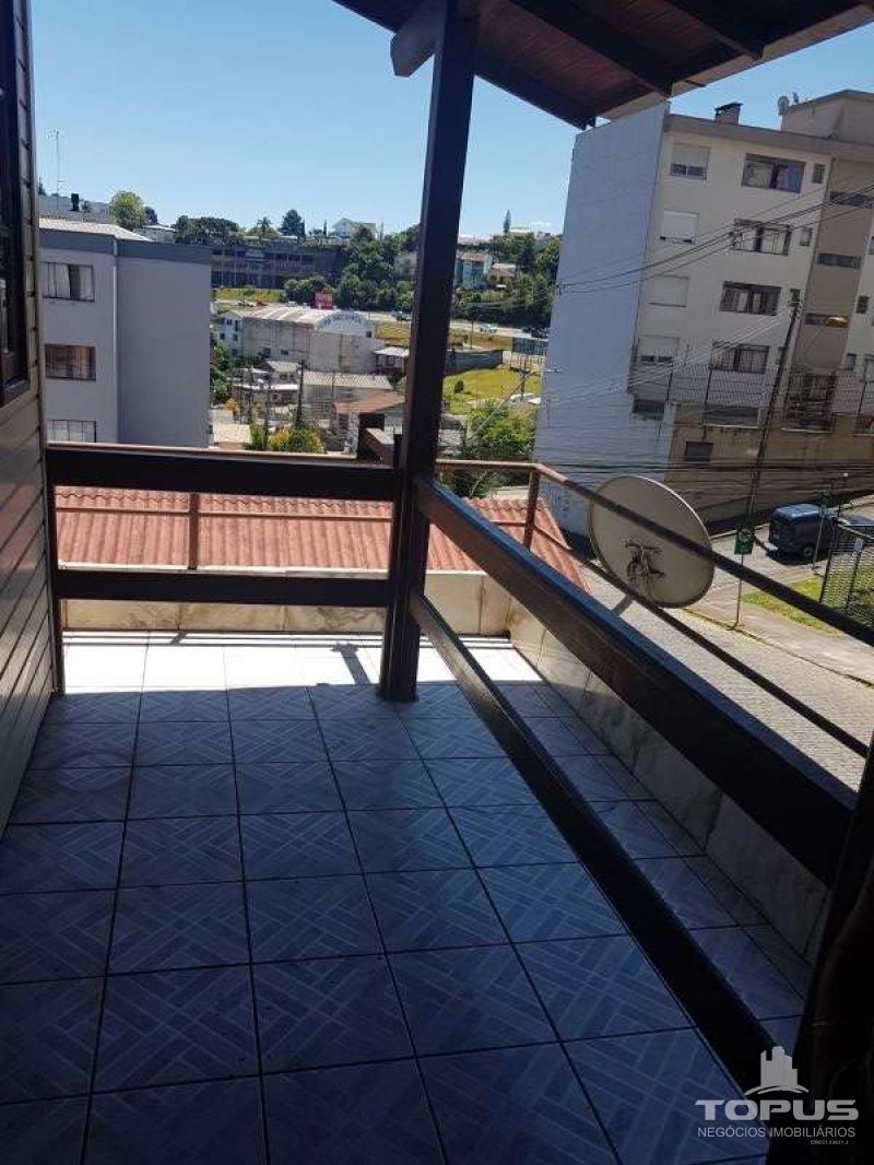 Casa P.Superior 3 quartos  no bairro MEDIANEIRA em CAXIAS DO SUL