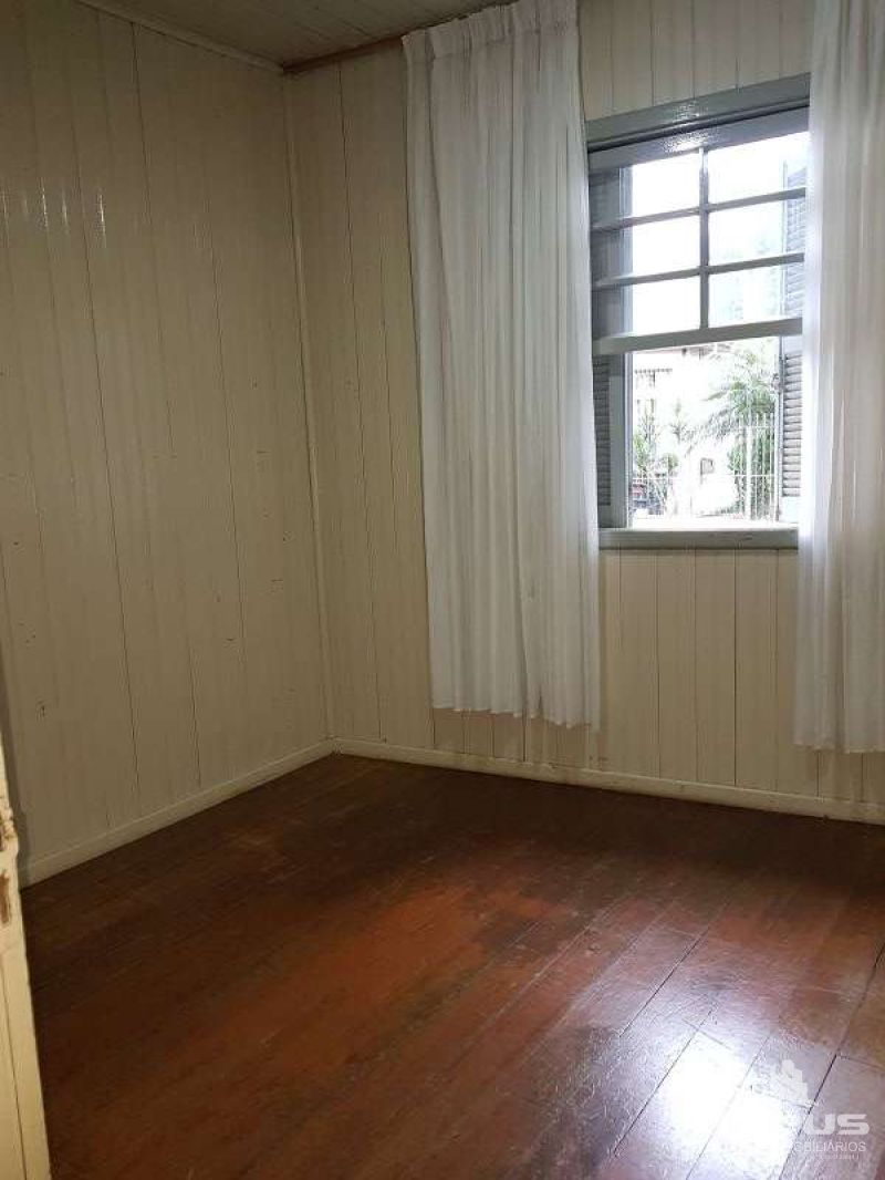 Casa Independente 3 quartos  no bairro SAO PELEGRINO em CAXIAS DO SUL