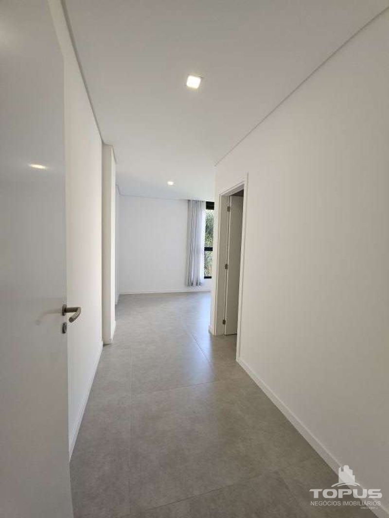 Apartamento 3 quartos  no bairro JURERE em FLORIANOPOLIS