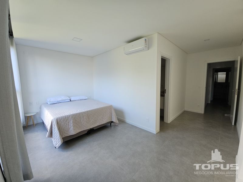 Apartamento 3 quartos  no bairro JURERE em FLORIANOPOLIS