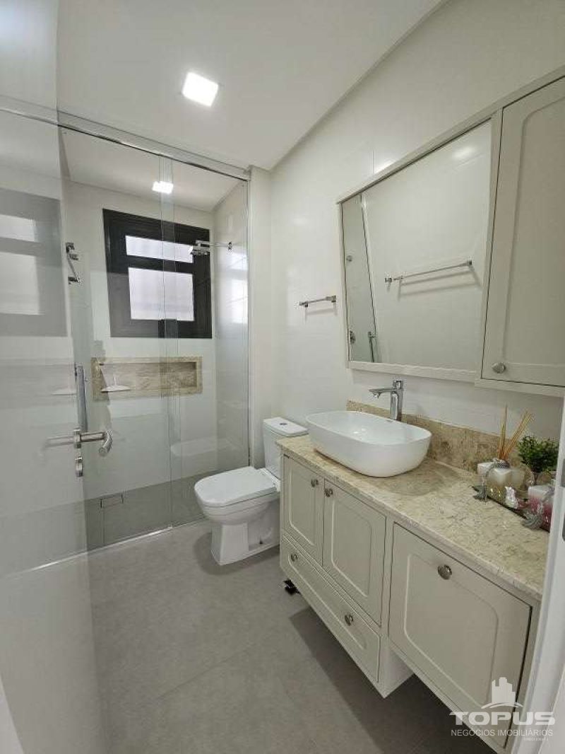 Apartamento 3 quartos  no bairro JURERE em FLORIANOPOLIS