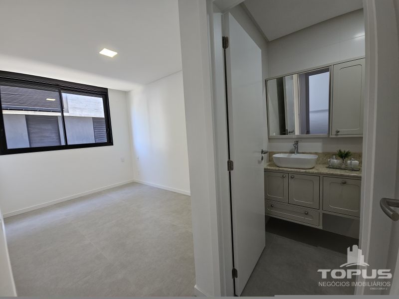 Apartamento 3 quartos  no bairro JURERE em FLORIANOPOLIS