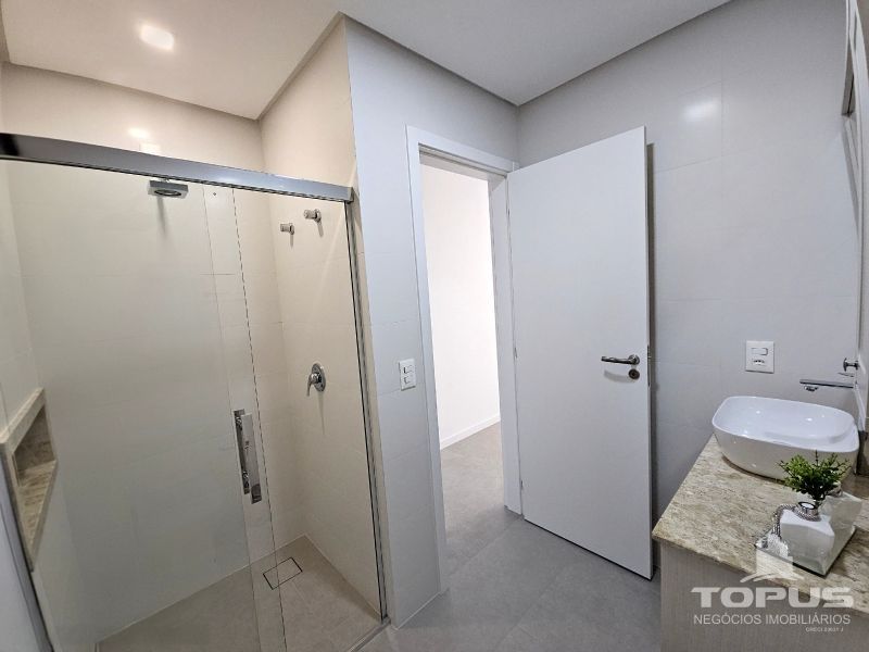 Apartamento 3 quartos  no bairro JURERE em FLORIANOPOLIS