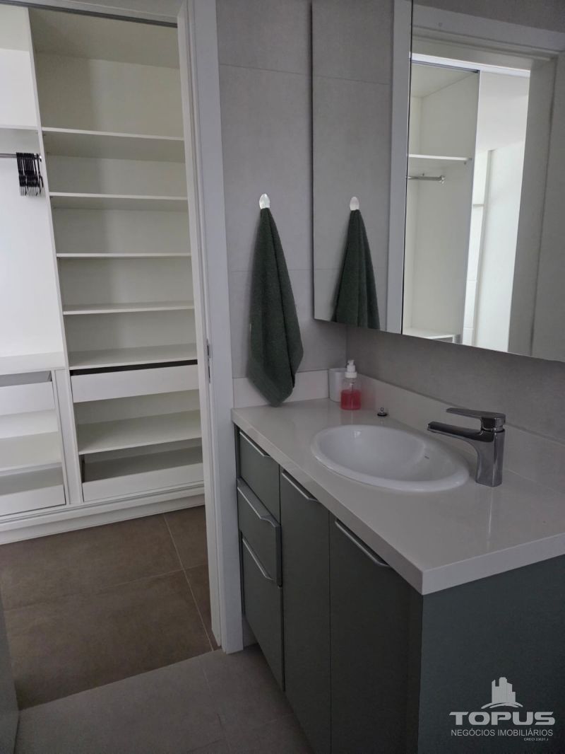 Apartamento 3 quartos  no bairro JURERE em FLORIANOPOLIS