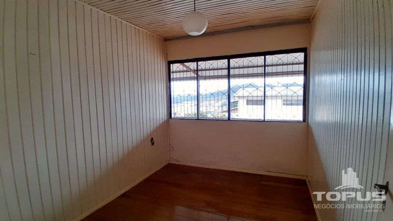 Casa Independente 4 quartos  no bairro JARDIM IRACEMA em CAXIAS DO SUL