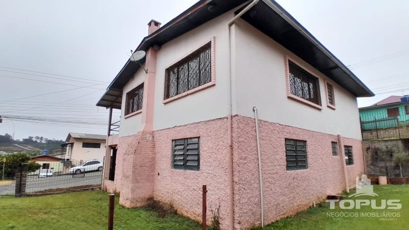 Casa Independente 4 quartos  no bairro JARDIM IRACEMA em CAXIAS DO SUL