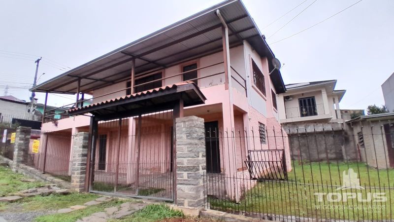 Casa Independente 4 quartos  no bairro JARDIM IRACEMA em CAXIAS DO SUL