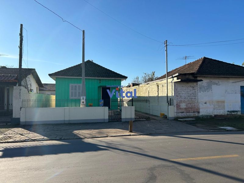 Casa 2D  no bairro FATIMA em CANOAS