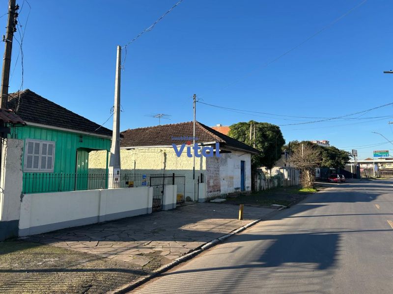 Casa 2D  no bairro FATIMA em CANOAS