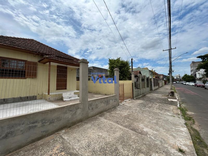 Casa 2D  no bairro FATIMA em CANOAS