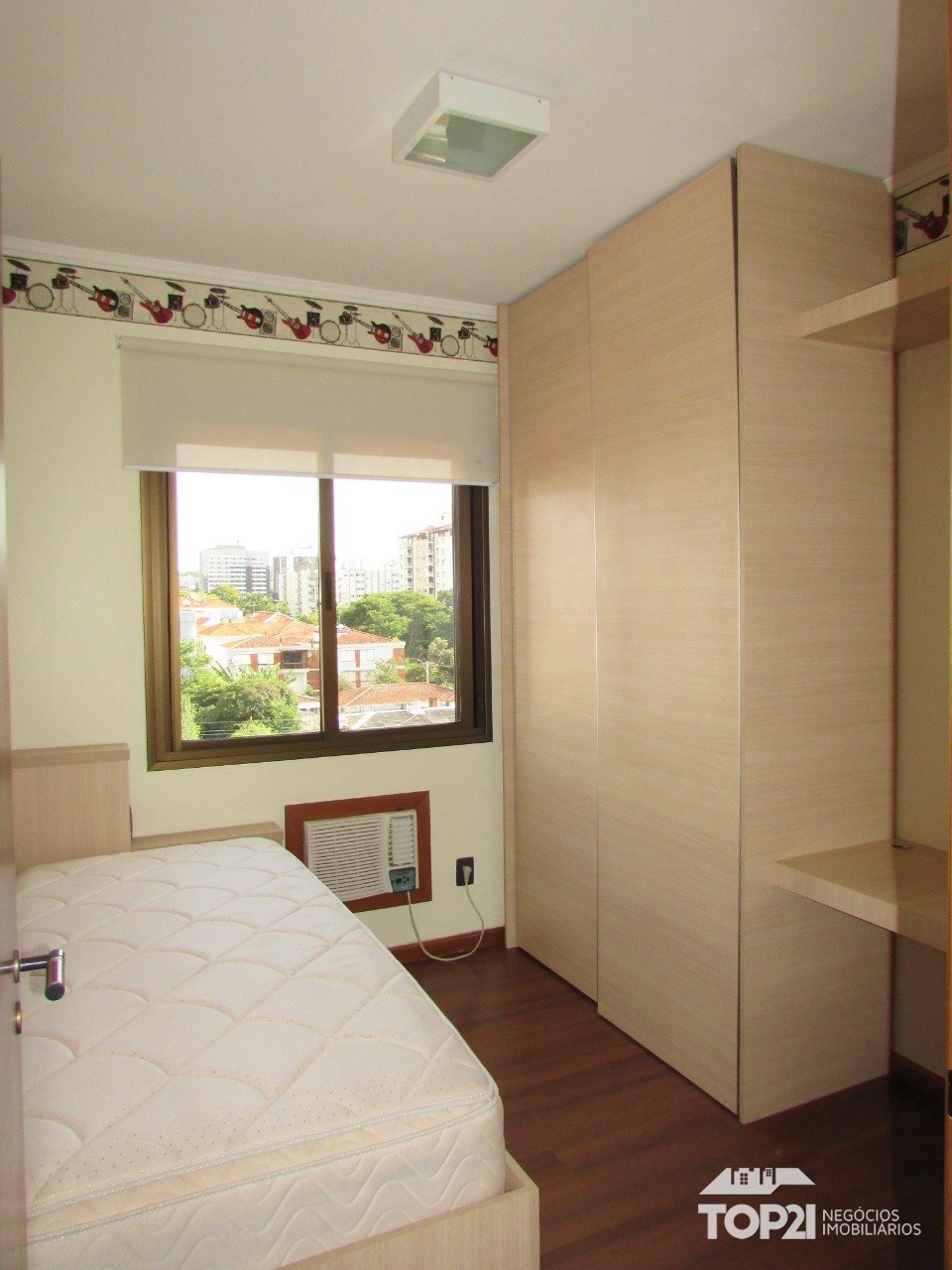 Apartamento  no bairro Jardim Lindoia em Porto Alegre