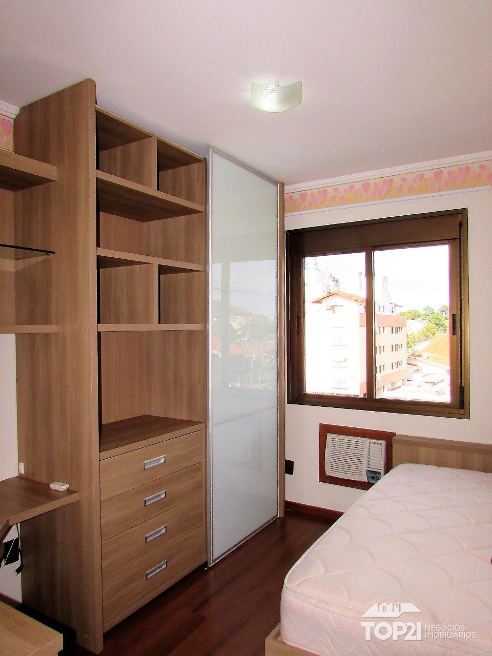 Apartamento  no bairro Jardim Lindoia em Porto Alegre