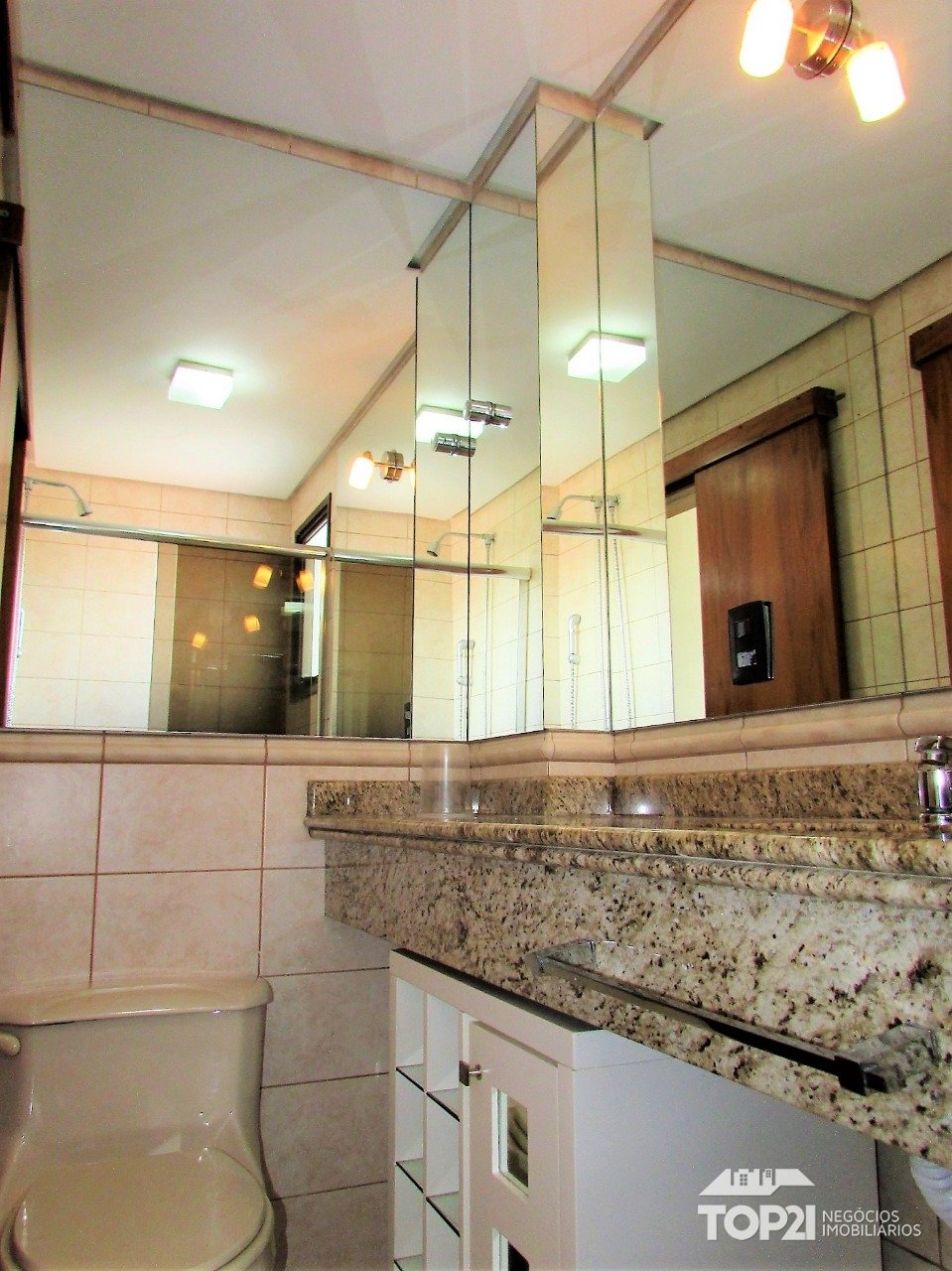 Apartamento  no bairro Jardim Lindoia em Porto Alegre
