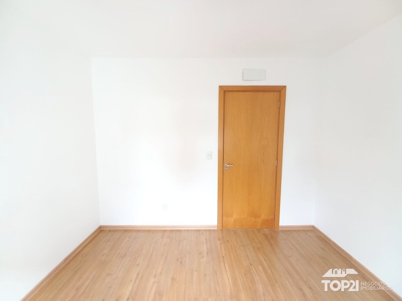 Apartamento  no bairro Passo Da Areia em Porto Alegre