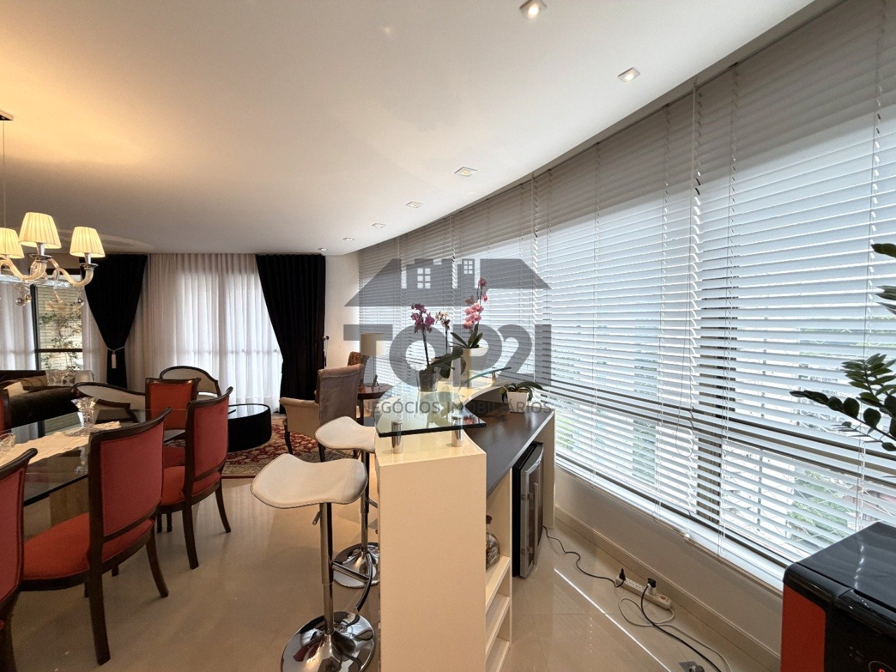 Apartamento  no bairro Três Figueiras em Porto Alegre