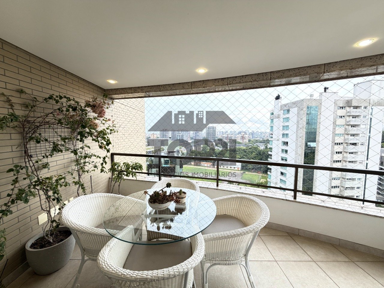 Apartamento  no bairro Três Figueiras em Porto Alegre