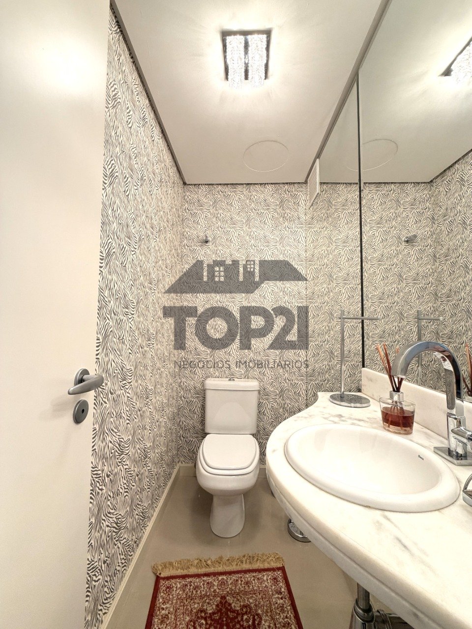 Apartamento  no bairro Três Figueiras em Porto Alegre
