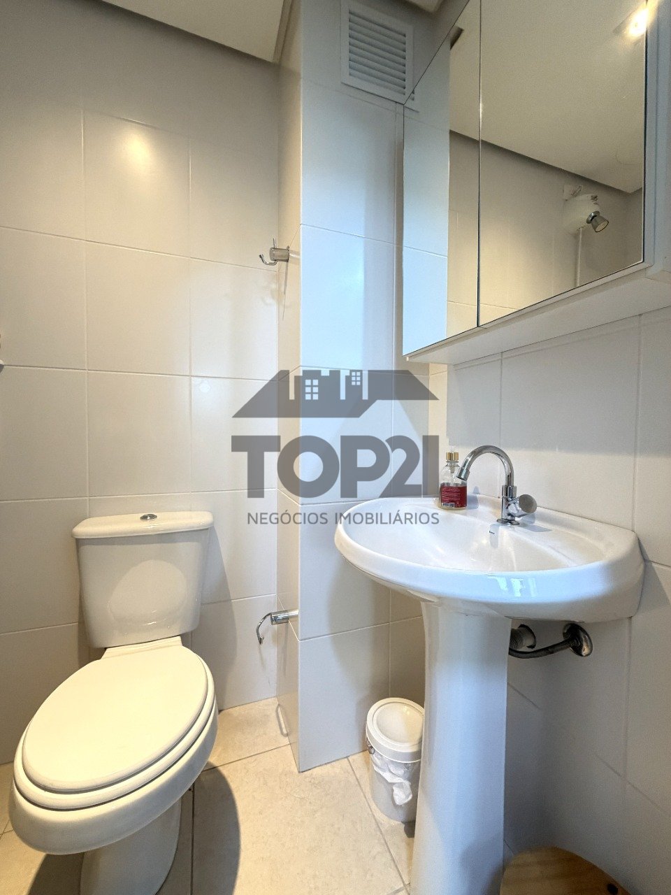 Apartamento  no bairro Três Figueiras em Porto Alegre