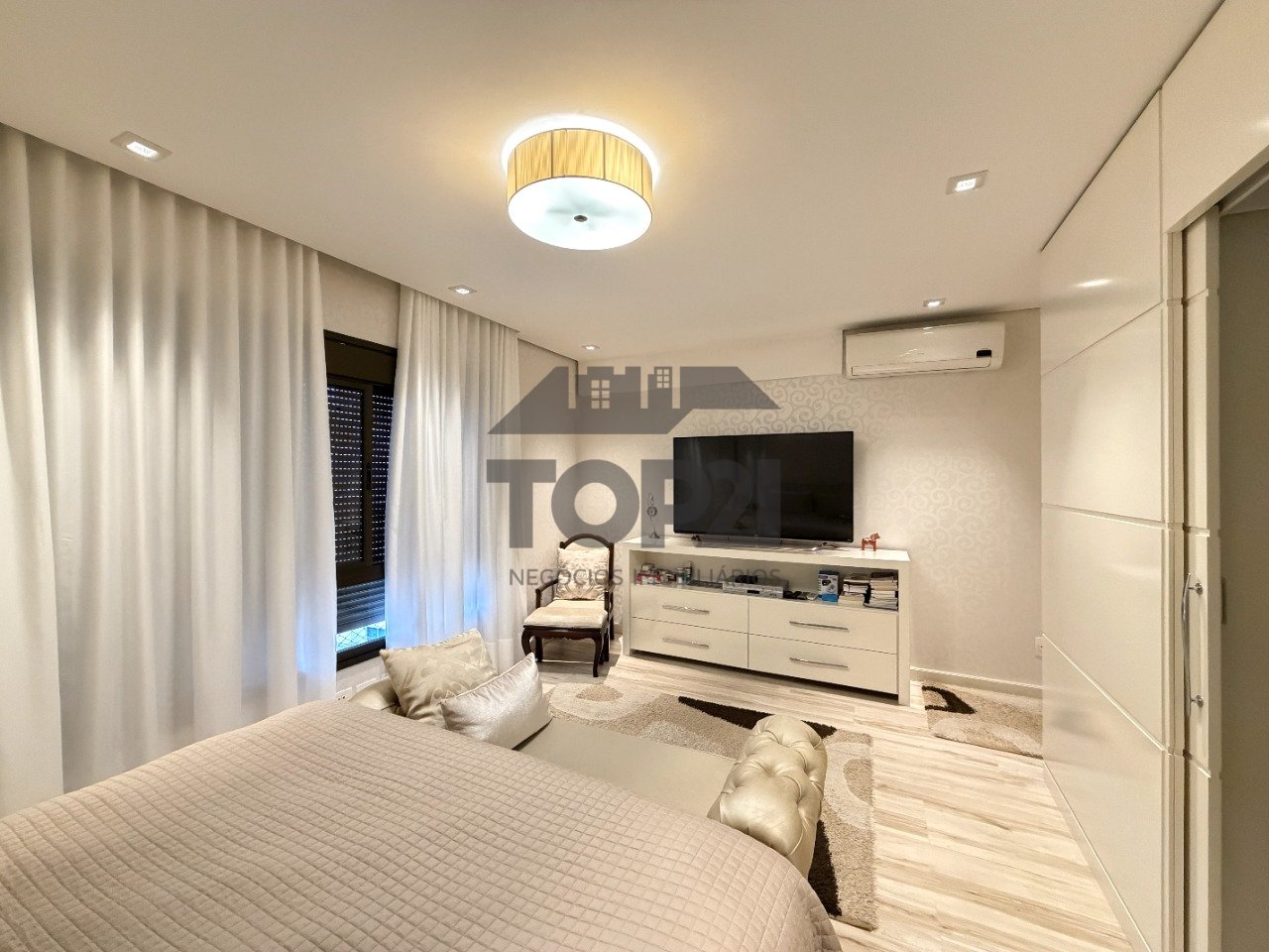 Apartamento  no bairro Três Figueiras em Porto Alegre