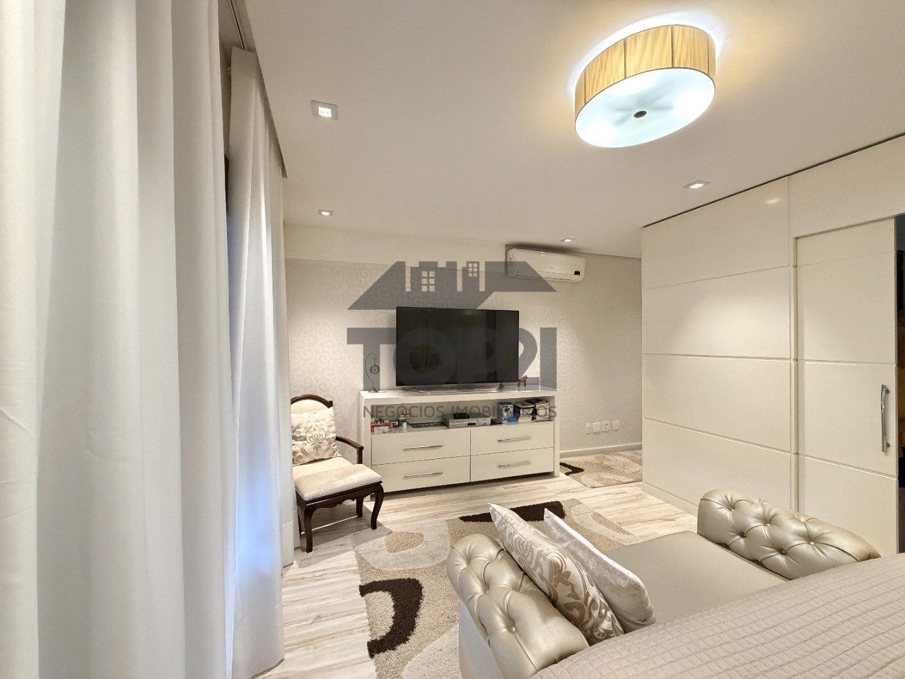 Apartamento  no bairro Três Figueiras em Porto Alegre