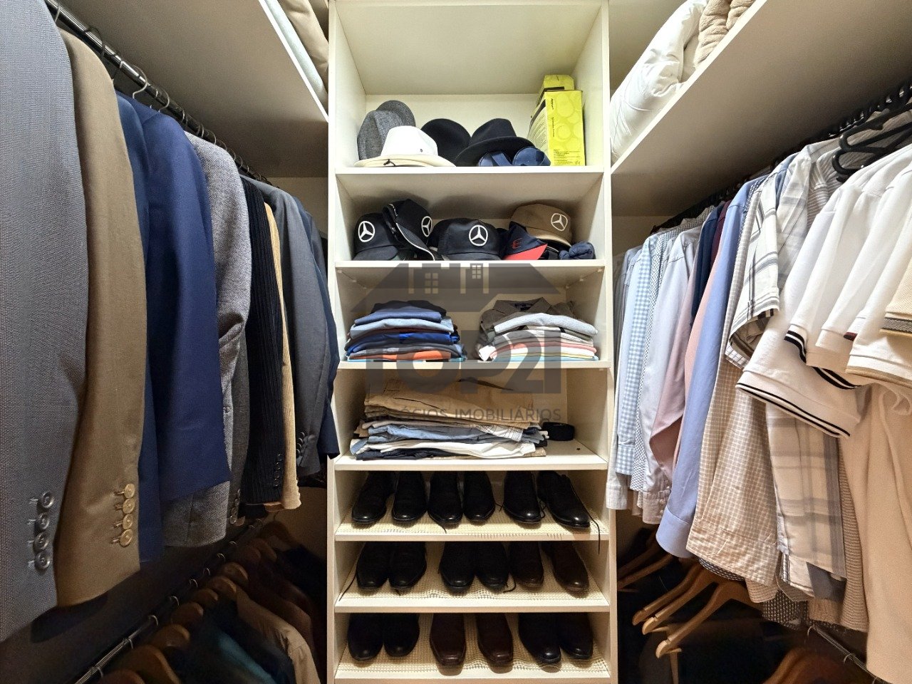 Apartamento  no bairro Três Figueiras em Porto Alegre