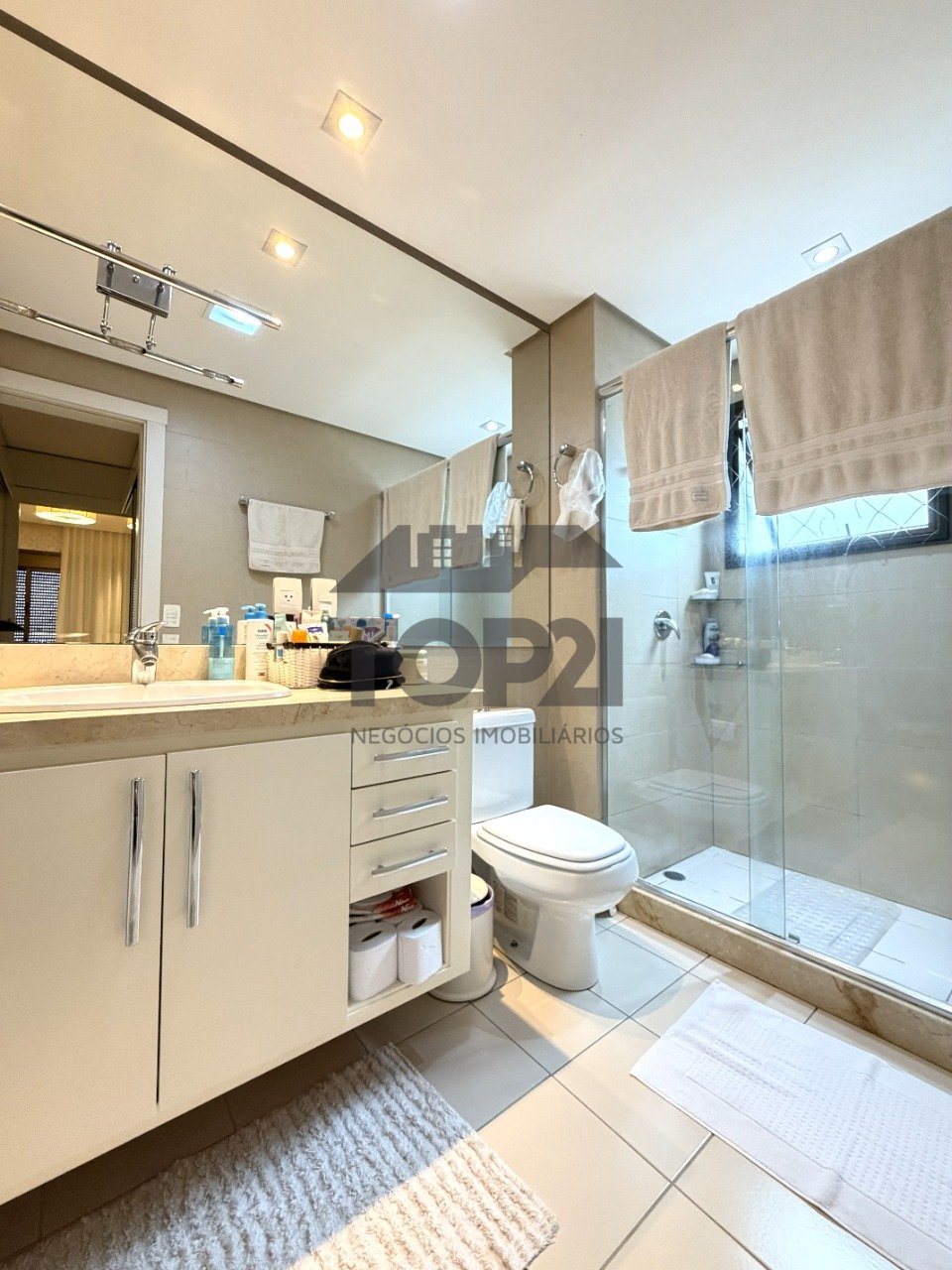 Apartamento  no bairro Três Figueiras em Porto Alegre