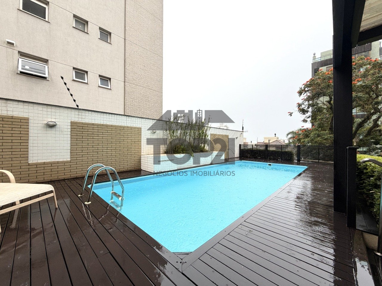 Apartamento  no bairro Três Figueiras em Porto Alegre