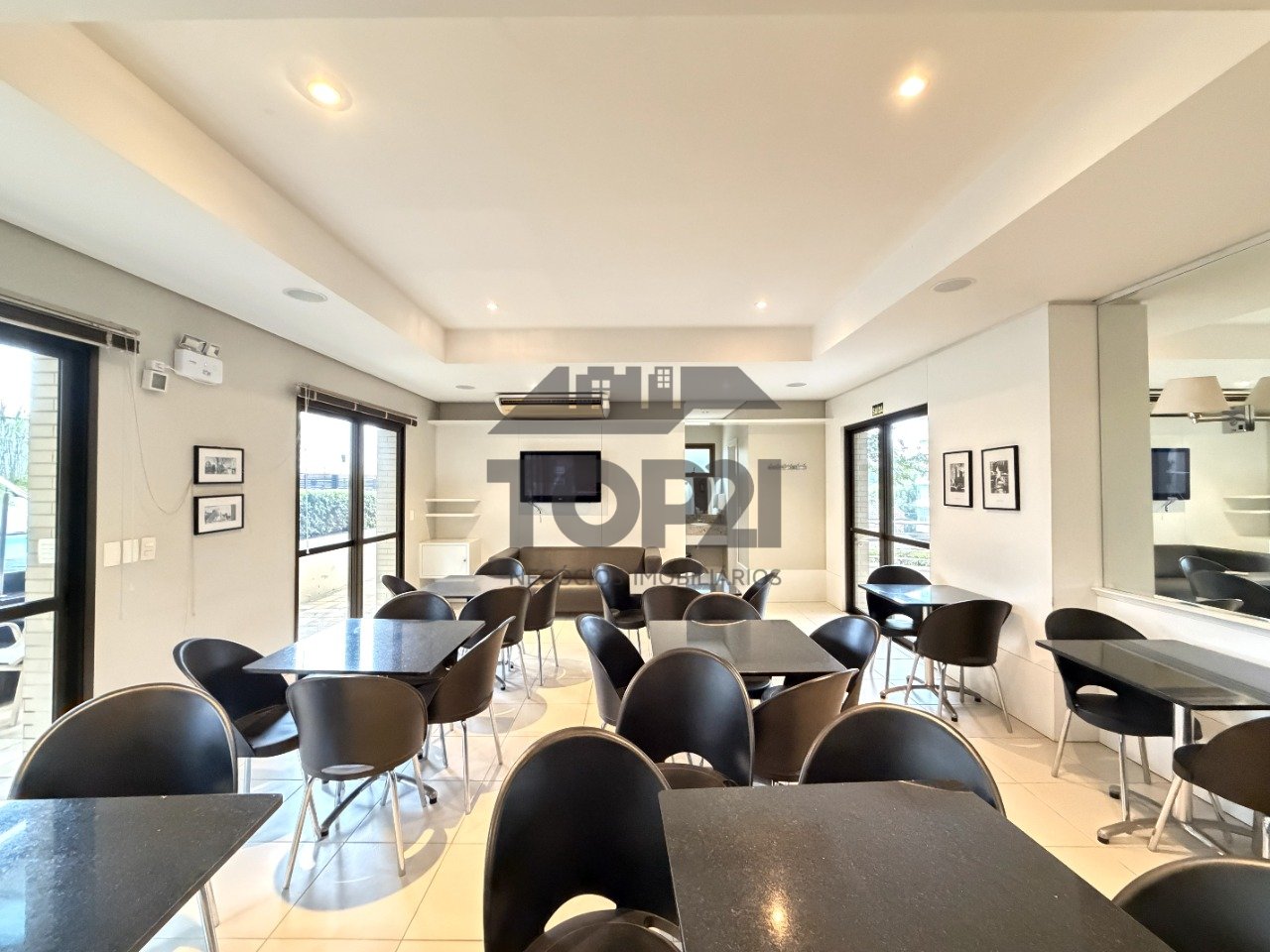 Apartamento  no bairro Três Figueiras em Porto Alegre