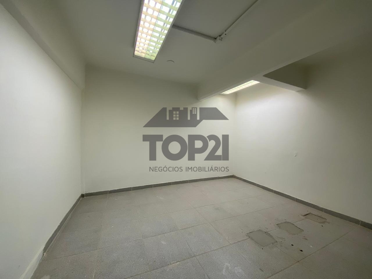 Loja no bairro Passo Da Areia em Porto Alegre