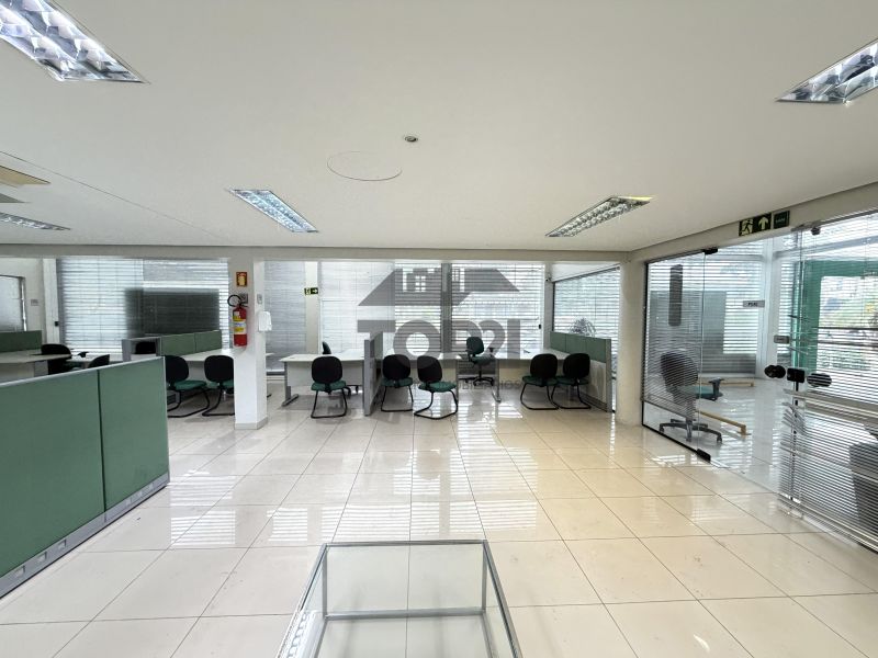 Prédio Comercial  no bairro Jardim Sao Pedro em Porto Alegre